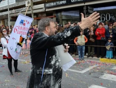 «Αλεύρωσαν» τον Χ.Φερεντίνο στην Καλαμάτα (εικόνες, βίντεο)